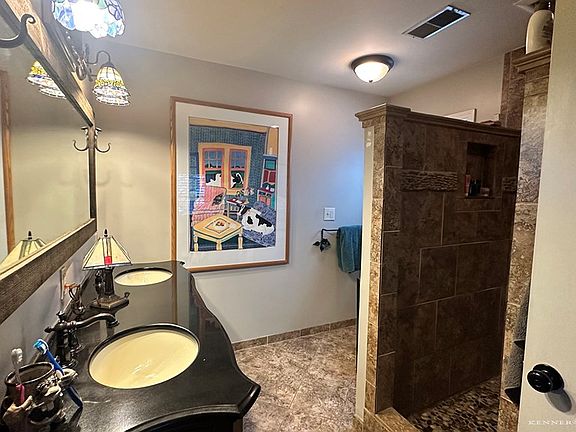 4th image of 260 Lakeview Cir