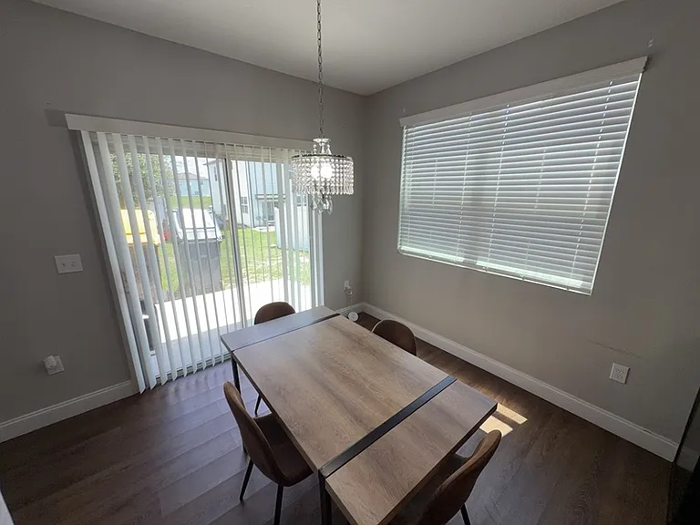 896 Grandin St — Photo 12