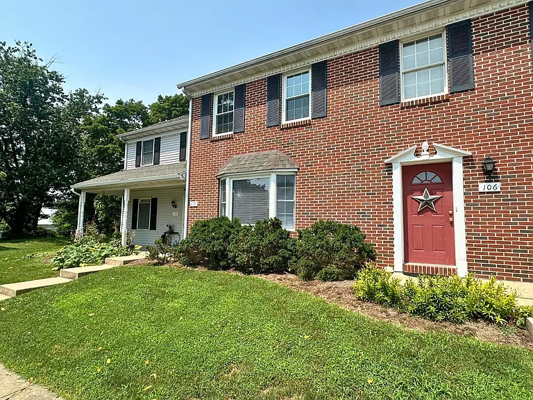 108 Bradford Dr — Photo 2