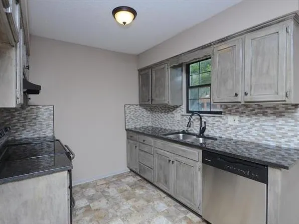 402 NW 3rd St #5, Blue Springs, MO 64014
