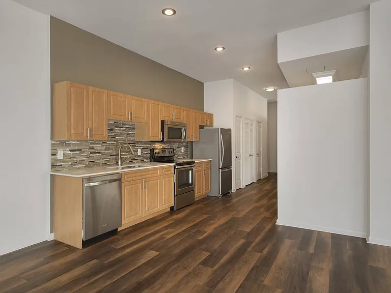 Residences at the Domain — Photo 17