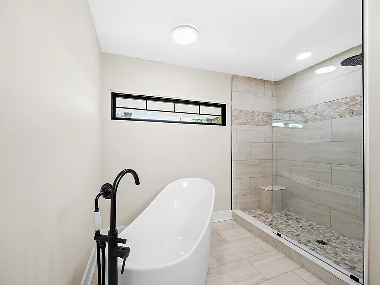 1306 E Gonzalez St #D — Photo 6