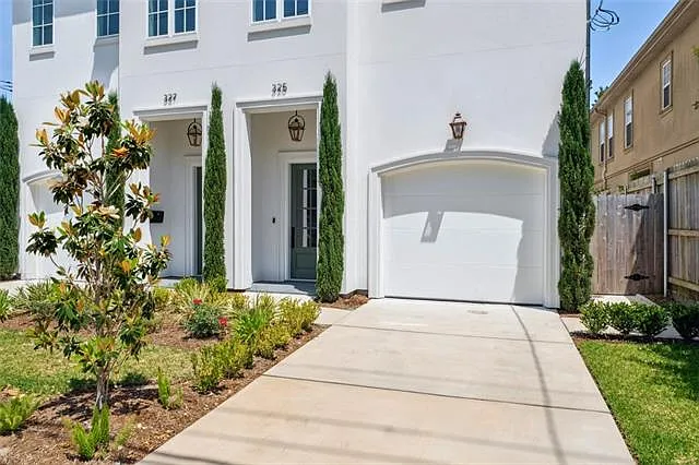 325 Focis St — Photo 2