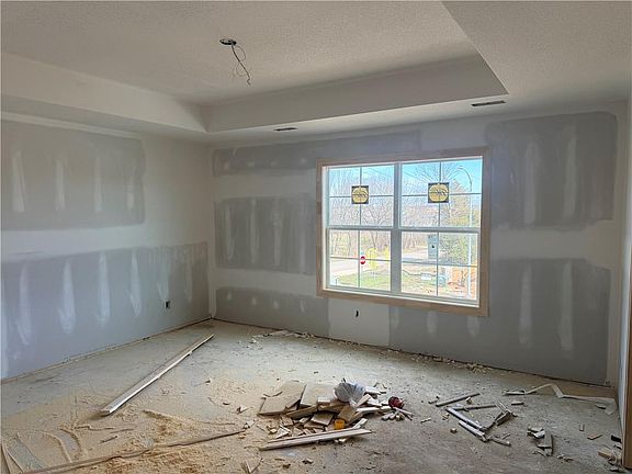 5th image of 20702 Emerald St