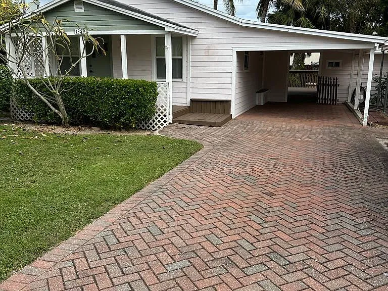 1329 NW Antoch Ave — Photo 2