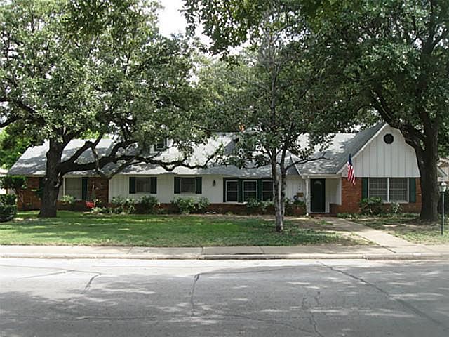 1st image of 902 Tanglewood Dr E