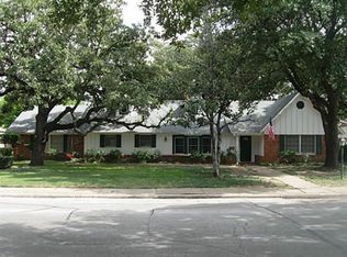 902 Tanglewood Dr E, Irving, TX 75061