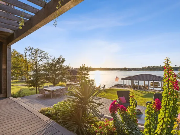 111 Hogan Dr, Lake Kiowa, TX 76240