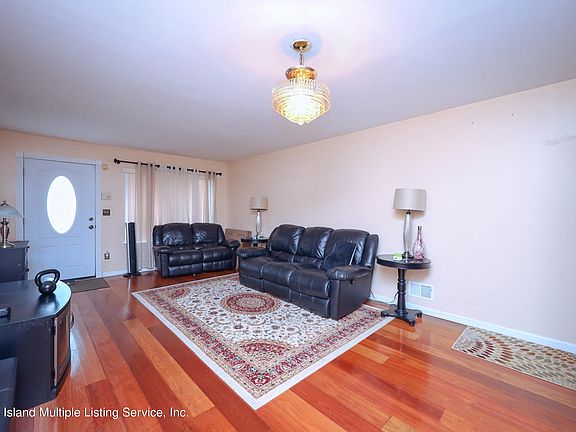 5th image of 64 Long Pond Ln
