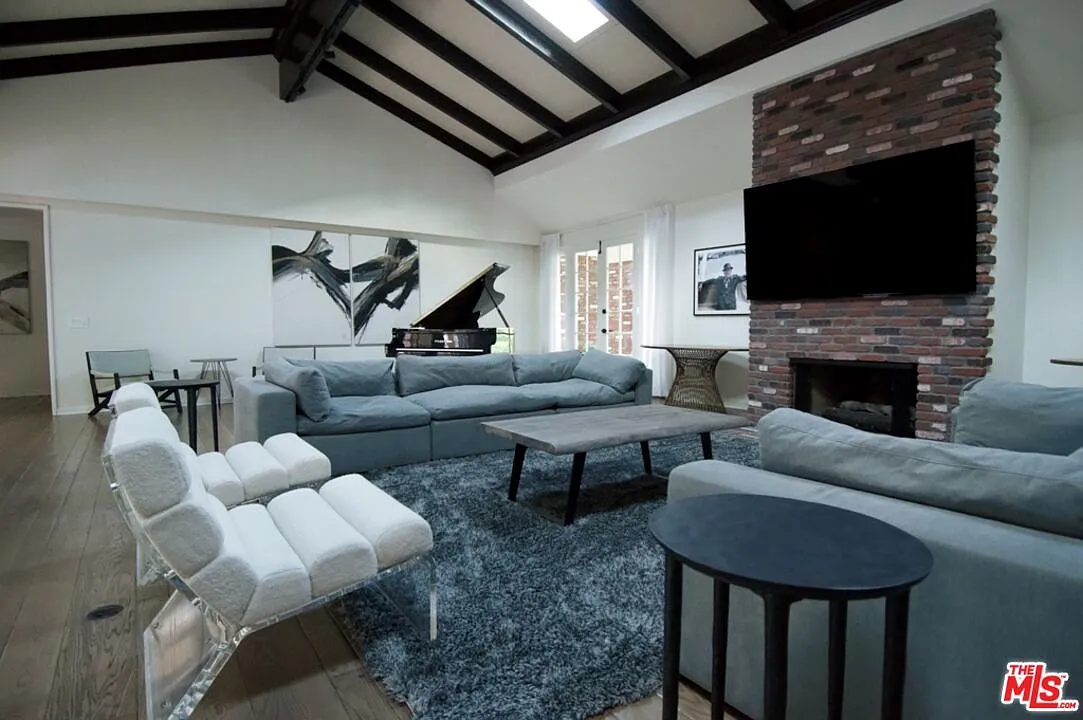 5 bed, 6.5 bath, 5000 sqft, $26,950 — Photo 4
