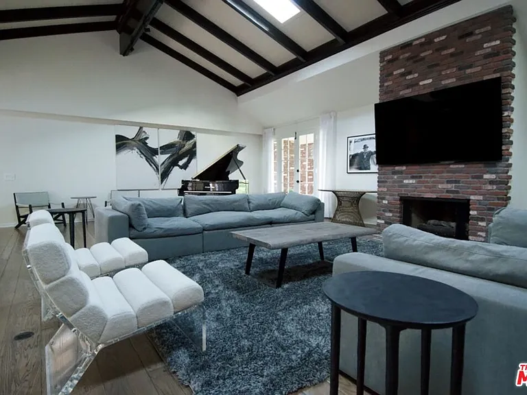 1121 N Beverly Dr — Photo 4