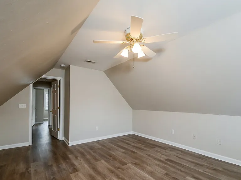 1910 Sterling Hill Dr — Photo 14