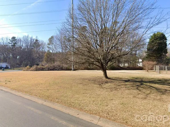 7001 Ravenglass Ln, Charlotte, NC 28227