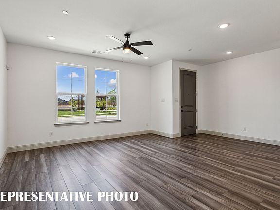 3rd image of 1009 Splitrock Dr