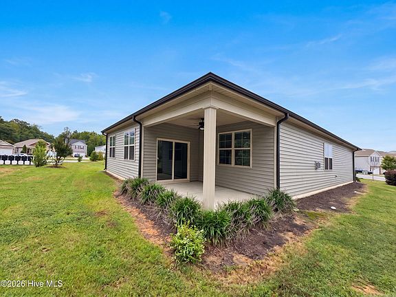 5th image of 404 Golden Villas Drive