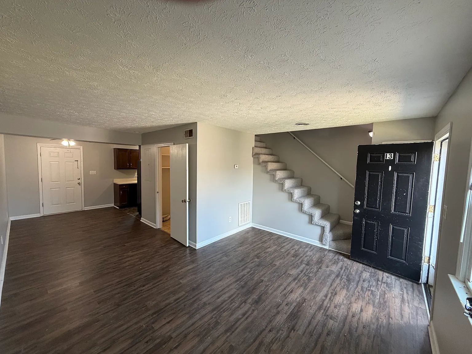2 bed, 1.5 bath, 1000 sqft, $975 — Photo 1