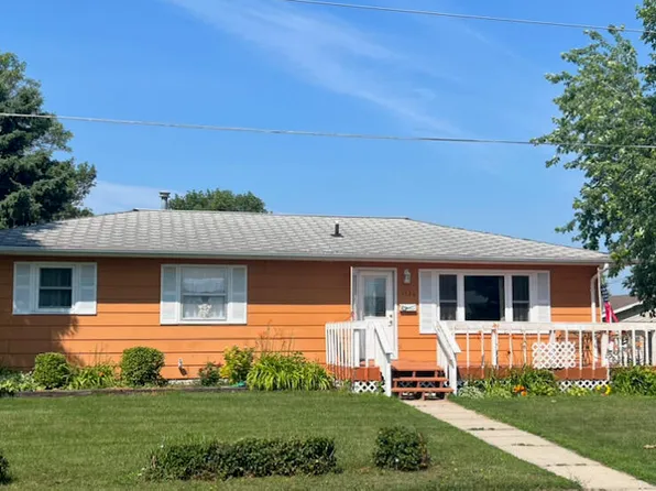 1520 11th Ave SW, Jamestown, ND 58401