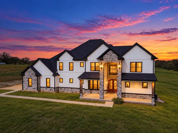 701 Peacock Rd, Paris, KY 40361