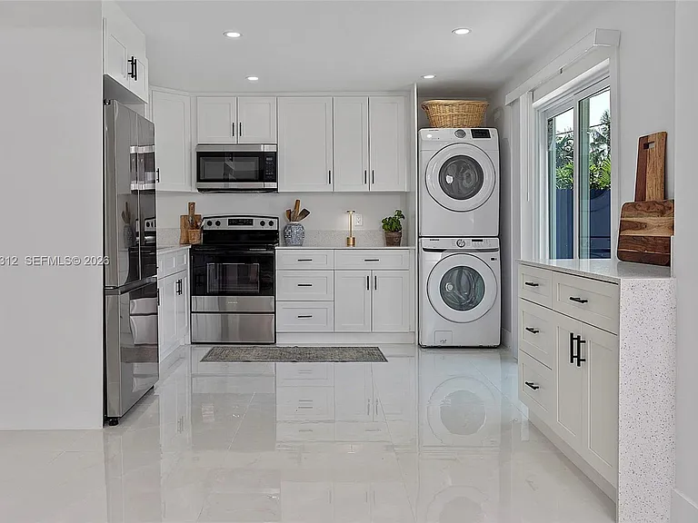 1473 NE 30th Ct — Photo 9