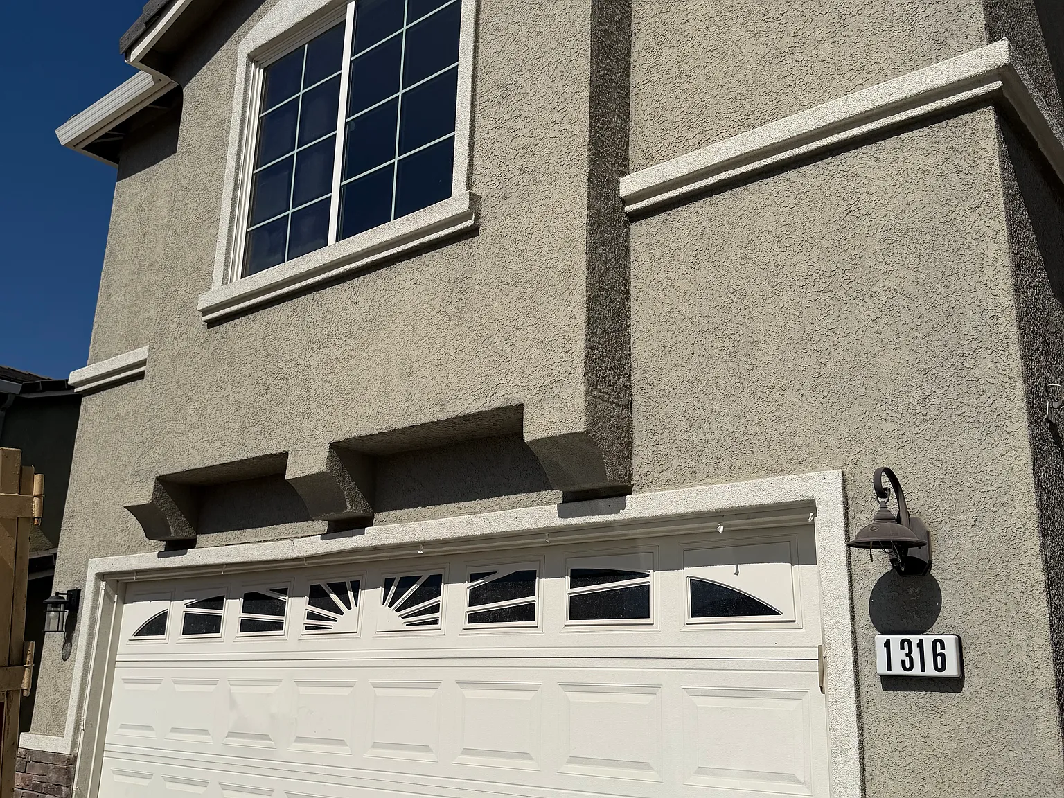 4 bed, 2038 sqft, $2,650 — Photo 1
