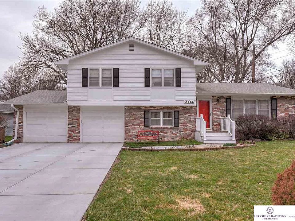 1st image of 204 Kings Dr