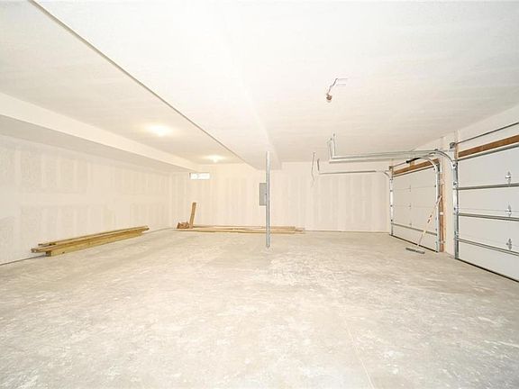 4th image of 105 Johnson Cir