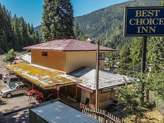 3rd image of 4221 Siskiyou Ave