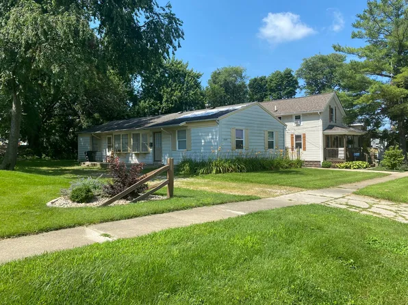 1009 E Jackson St #A-b, Bloomington, IL 61701