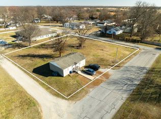 212 N 3rd Ave, Columbus, KS 66725