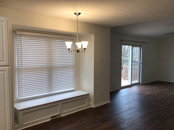 5th image of 726 Heartland Meadows Dr