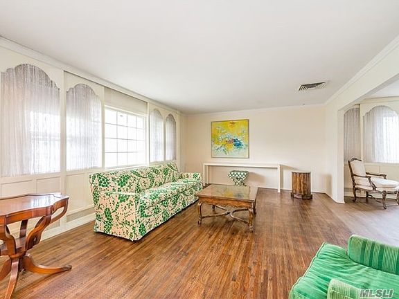 4th image of 36 Regent Dr
