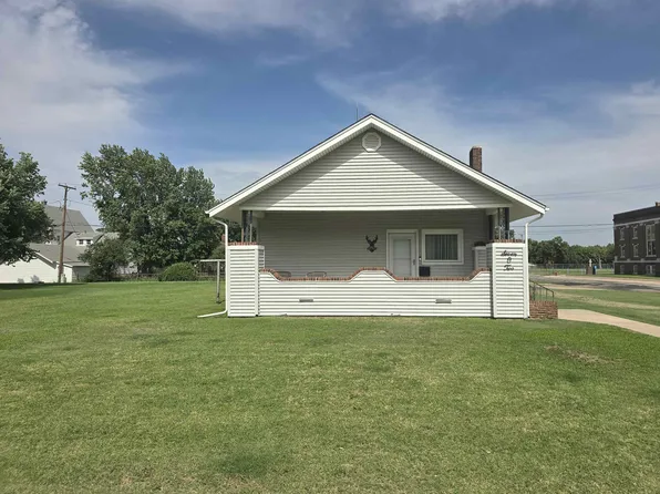 702 Maple St, La Crosse, KS 67548