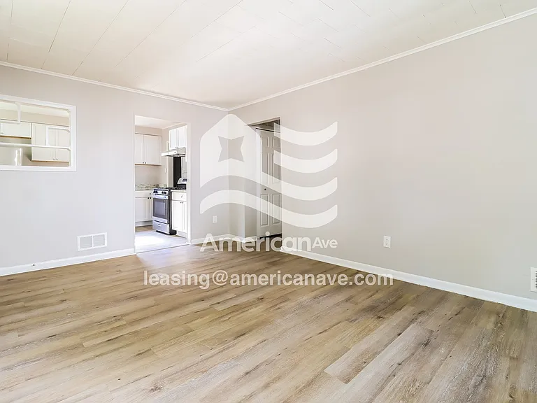 742192_004_living_room_13886650.jpg
