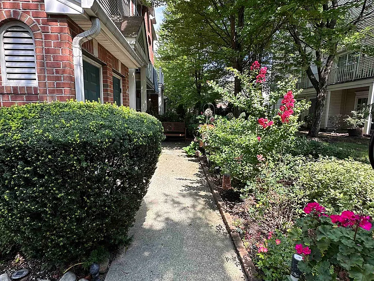 8 Carpenter Ct — Photo 17