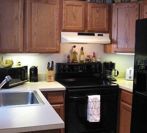 Eat in Kitchen w/ceramic floors