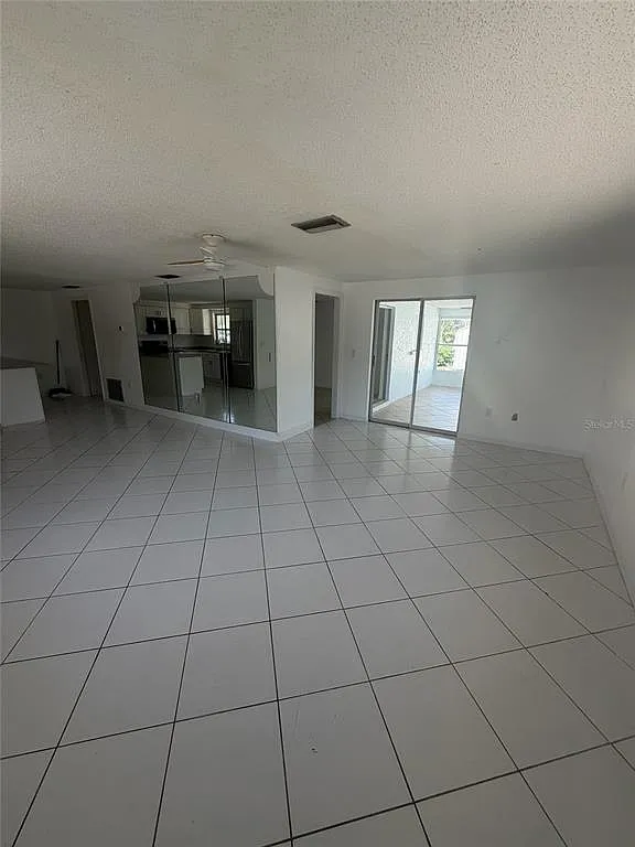 3 bed, 2.0 bath, 2061 sqft, $2,600 — Photo 2
