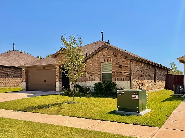 2419 Montgomery St — Photo 15
