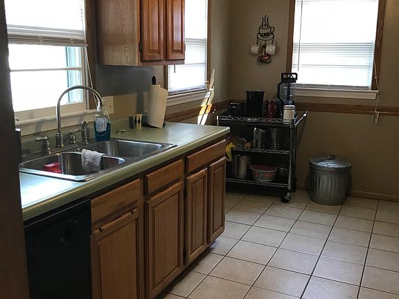 5th image of 2805 S 118th St