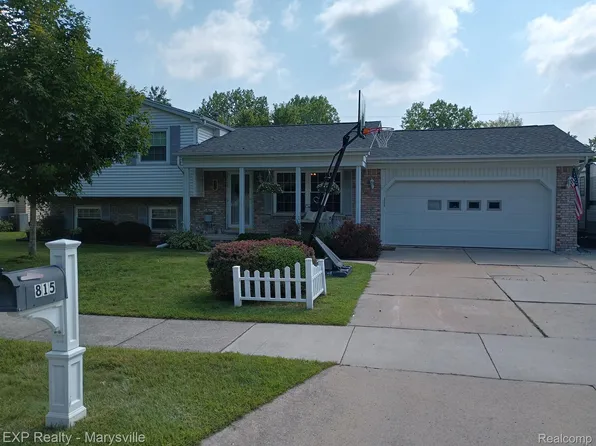815 Montana St, Marysville, MI 48040