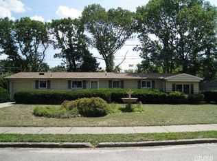 138 Pond Rd, Holbrook, NY 11741