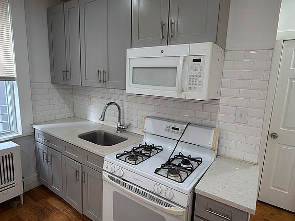 2nd image of 948 E 227th St #2R