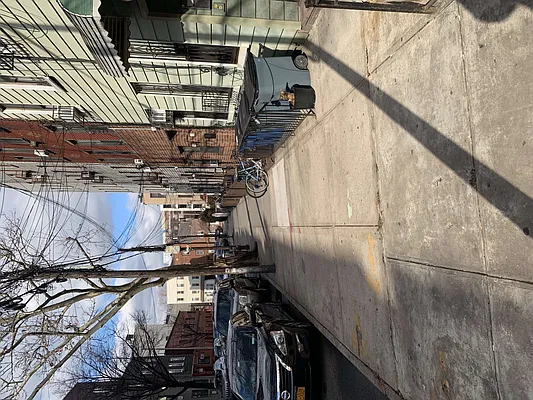 Rented by Flatiron Real Estate Advisors LLC | media 4