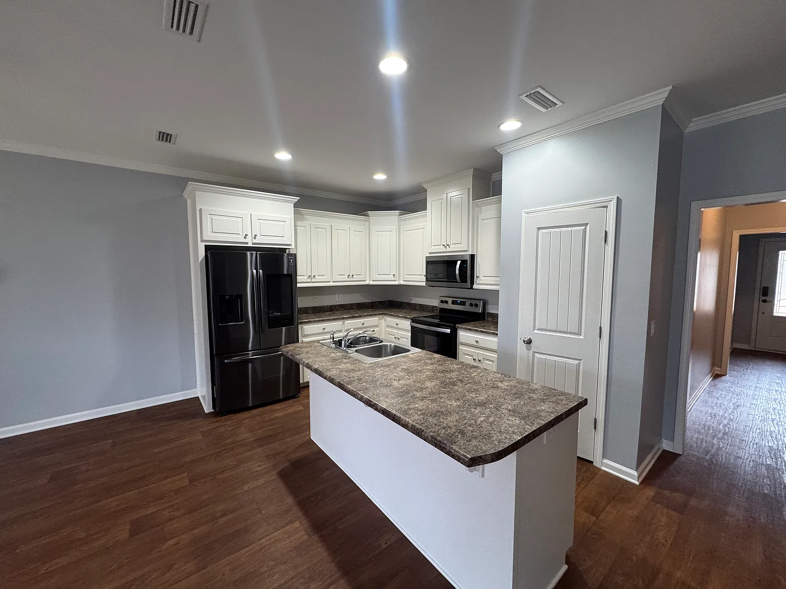 3 bed, 1422 sqft, $1,700 — Photo 2