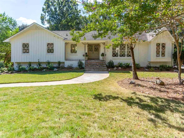 2133 Fox Valley Cir, Vestavia Hills, AL 35216