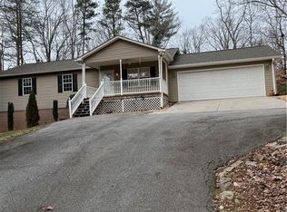 74 Barrett St, Cleveland, GA 30528