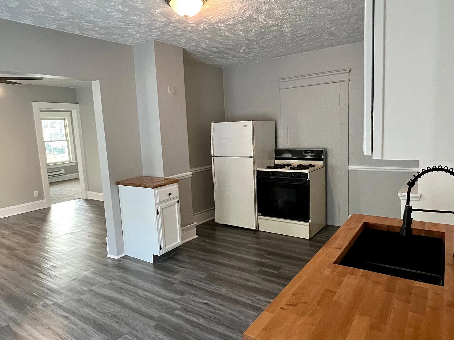 2 bed, 850 sqft, $949 — Photo 2