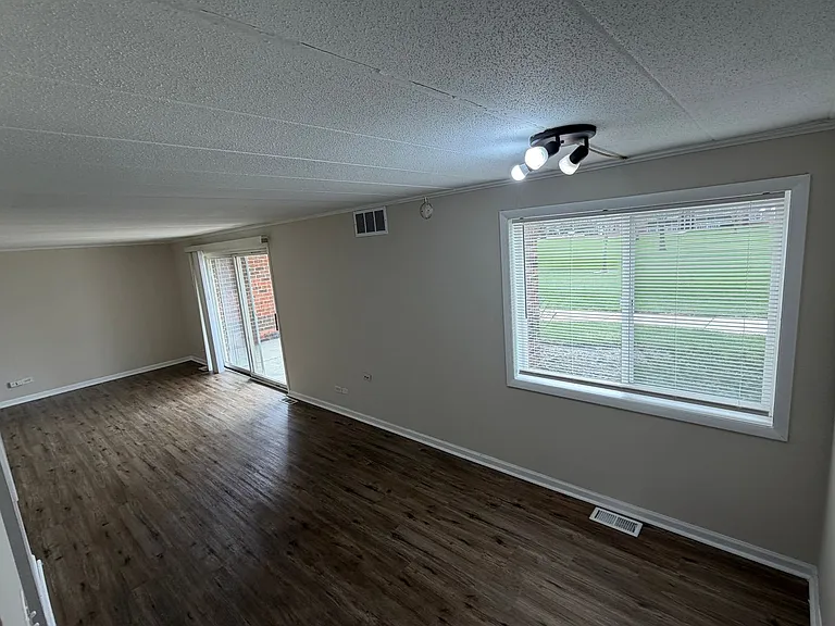 1112 Westover Ln #1B — Photo 5
