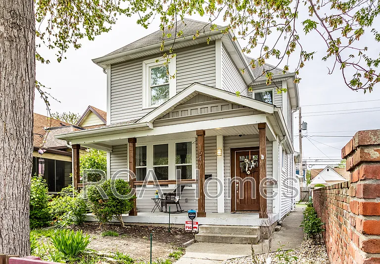 1547 Hoyt Ave — Photo 1