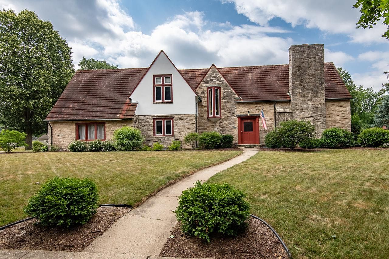 211 Oxford ROAD, Waukesha, WI 53186 Zillow