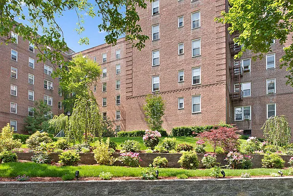 Sold by Exclusive Properties Sotheby's International Realty | media 18